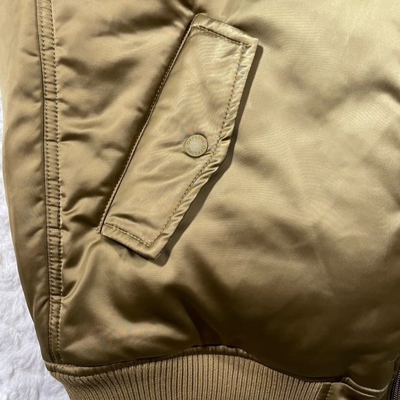 NWT Offline by Aerie Bomber/ Puff Jacket in Size S/M - Picture 6 of 6